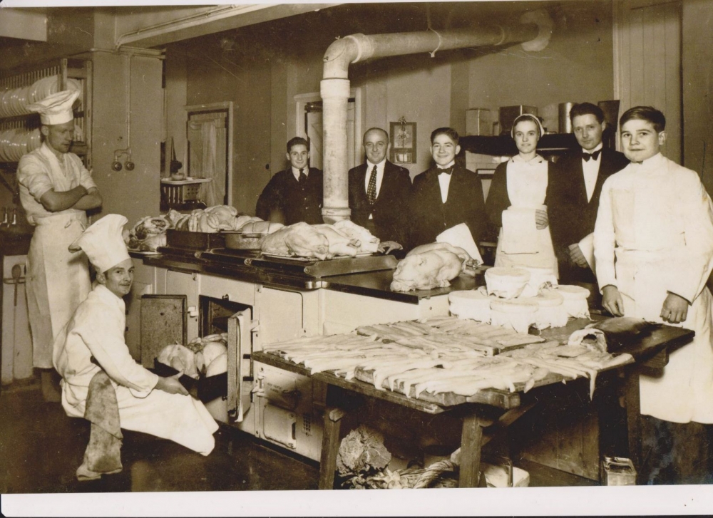 Preparing Christmas dinner at the Cottage Hotel, 1937